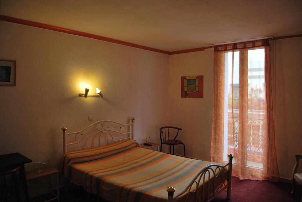 Le Revelois Restaurant Hotel Béziers Camera foto