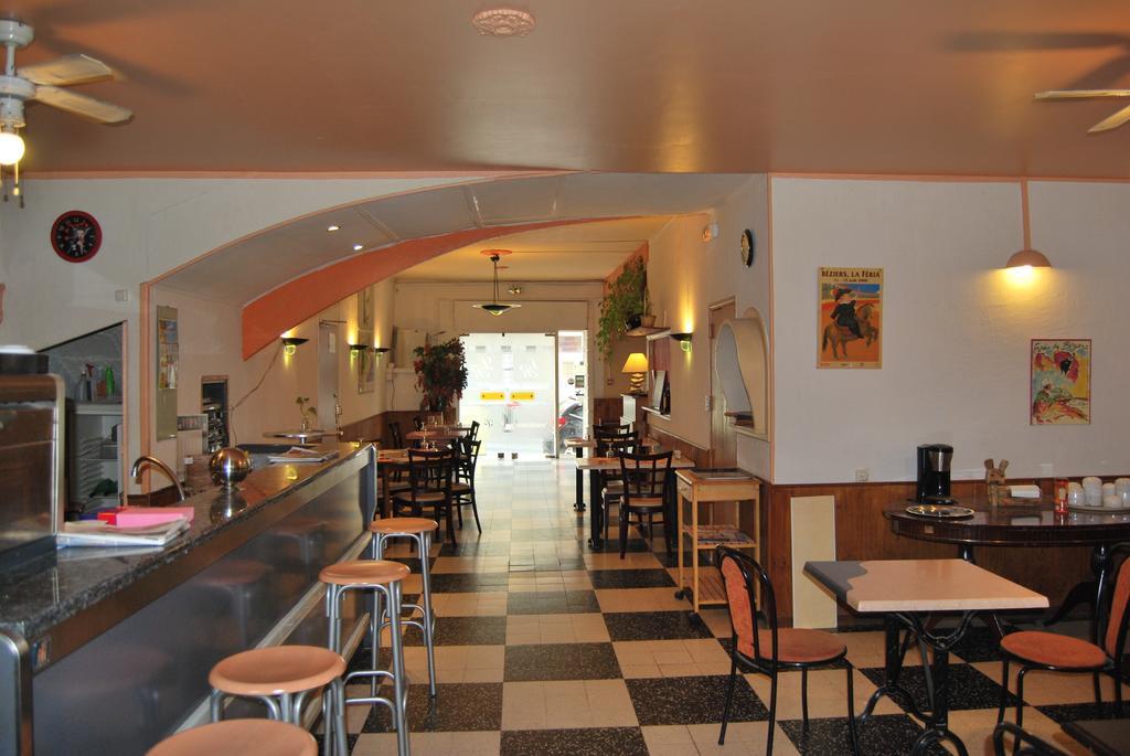 Le Revelois Restaurant Hotel Béziers Esterno foto
